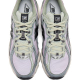 New Balance 740 sneakers